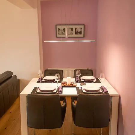 フェーリエンアパートメンツ アム シュタインフェルダー ホフ アパート バート・ノイェンアール・アールヴァイラー