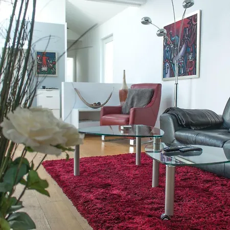 アパート フェーリエンアパートメンツ アム シュタインフェルダー ホフ バート・ノイェンアール・アールヴァイラー