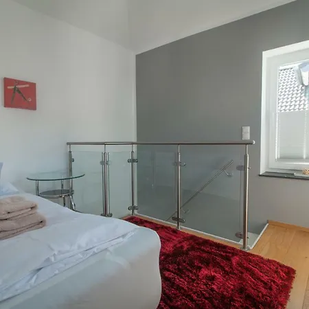 フェーリエンアパートメンツ アム シュタインフェルダー ホフ バート・ノイェンアール・アールヴァイラー